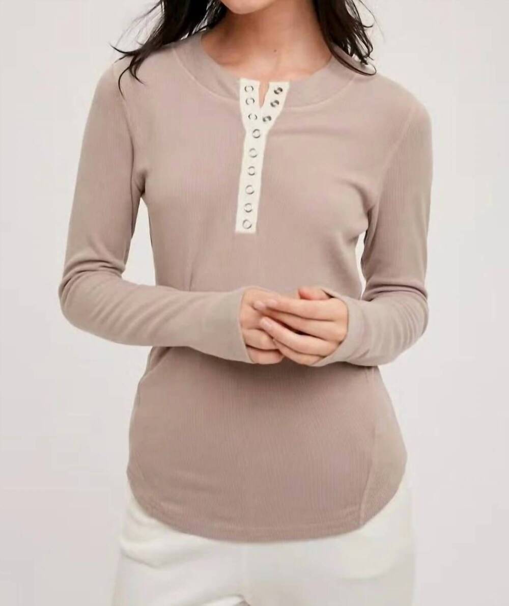 NEW BLUIVY ribbed henley knit top in latte